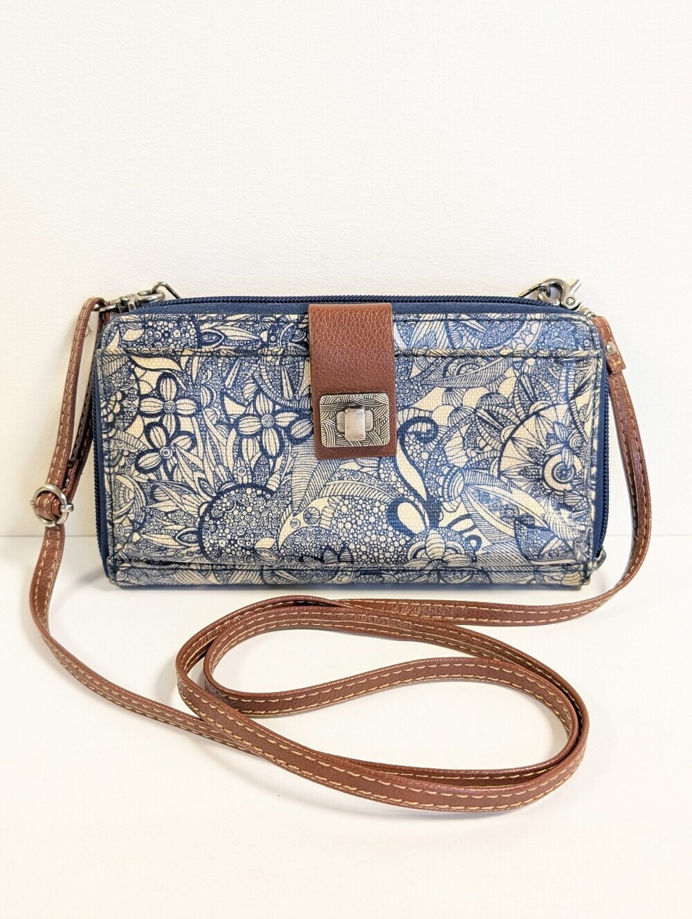 Sakroots Artist Circle Navy Floral Smartphone Crossbody Wallet Travel Organizer